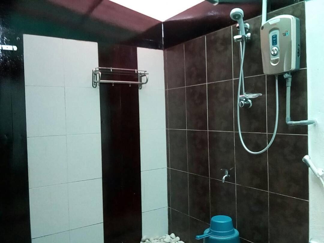 J Residence Kampong Kundassan Habitación foto